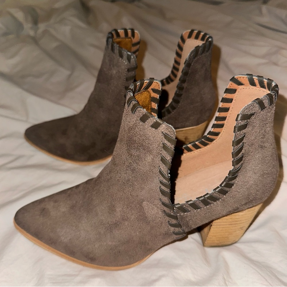 MiiM boots sz 9
